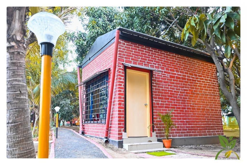 Modhubon Agro Tourism Hotell Bolpur Exteriör bild