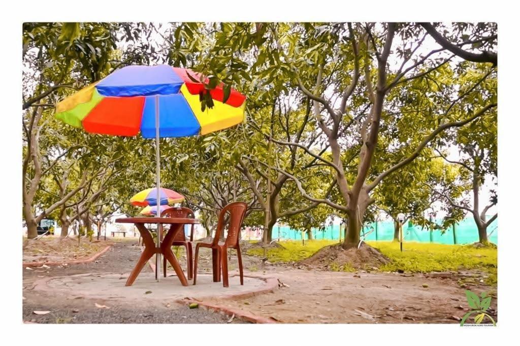 Modhubon Agro Tourism Hotell Bolpur Exteriör bild